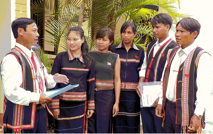 Luận văn thạc sĩ quản lý công về công chức với đề tài chất lượng công chức xã là người dân tộc thiểu số