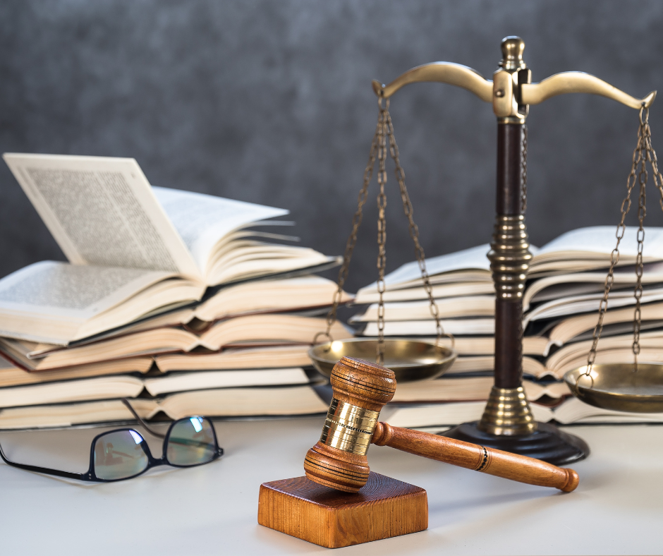 Một luận án tiến sĩ luật được công nhận cần tuân thủ một cấu trúc khoa học chặt chẽ