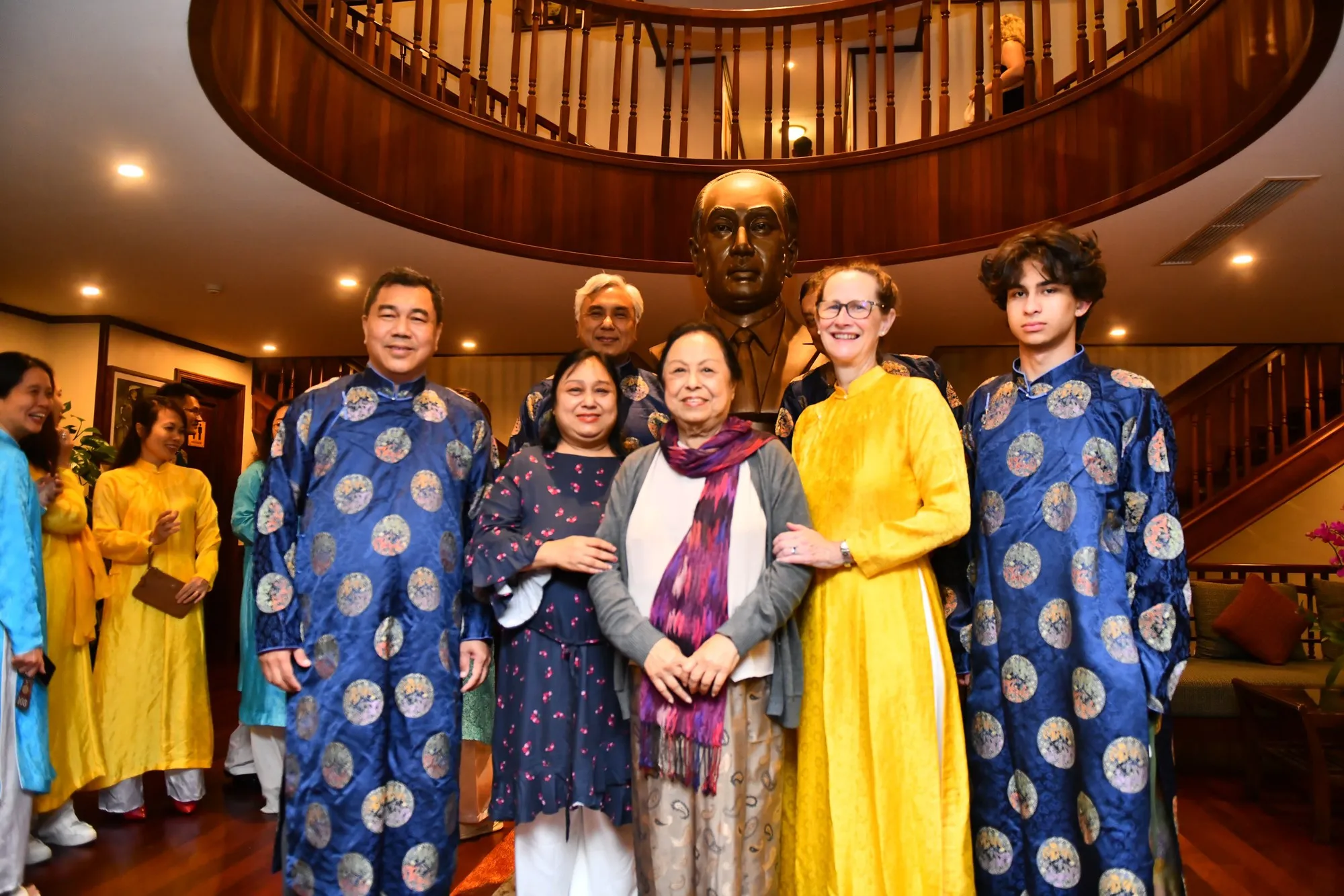 Ứng xử văn hóa của người Việt trong du lịch quốc tế Ứng xử văn hóa của người Việt trong du lịch quốc tế