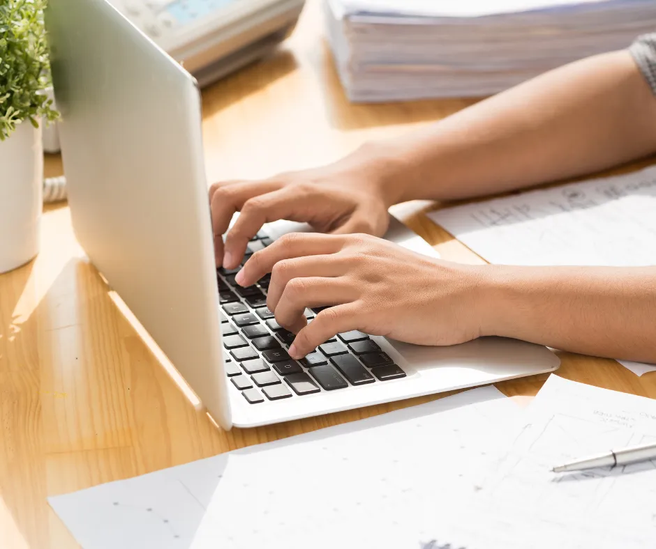 Một bản đề cương luận án thường được chia thành ba phần chính: mở đầu, nội dung và kết luận