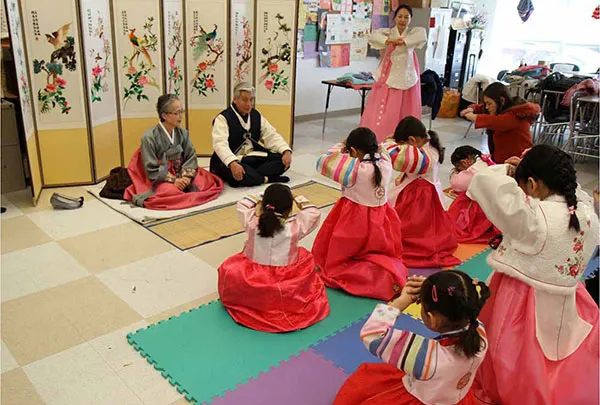 Mẫu tiểu luận văn hóa giao tiếp của người Hàn Quốc số 3 Mẫu tiểu luận văn hóa giao tiếp của người Hàn Quốc số 3