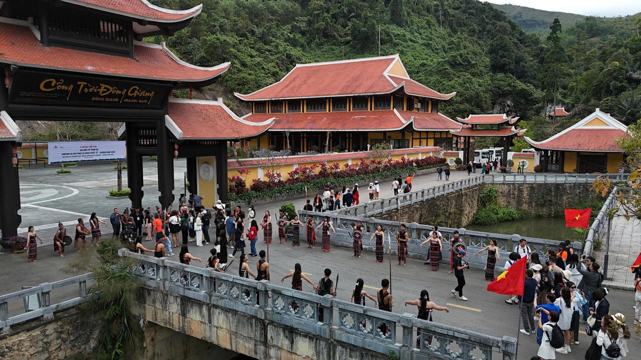 Mẫu luận văn phát triển mô hình du lịch cộng đồng thông minh tại Quảng Nam