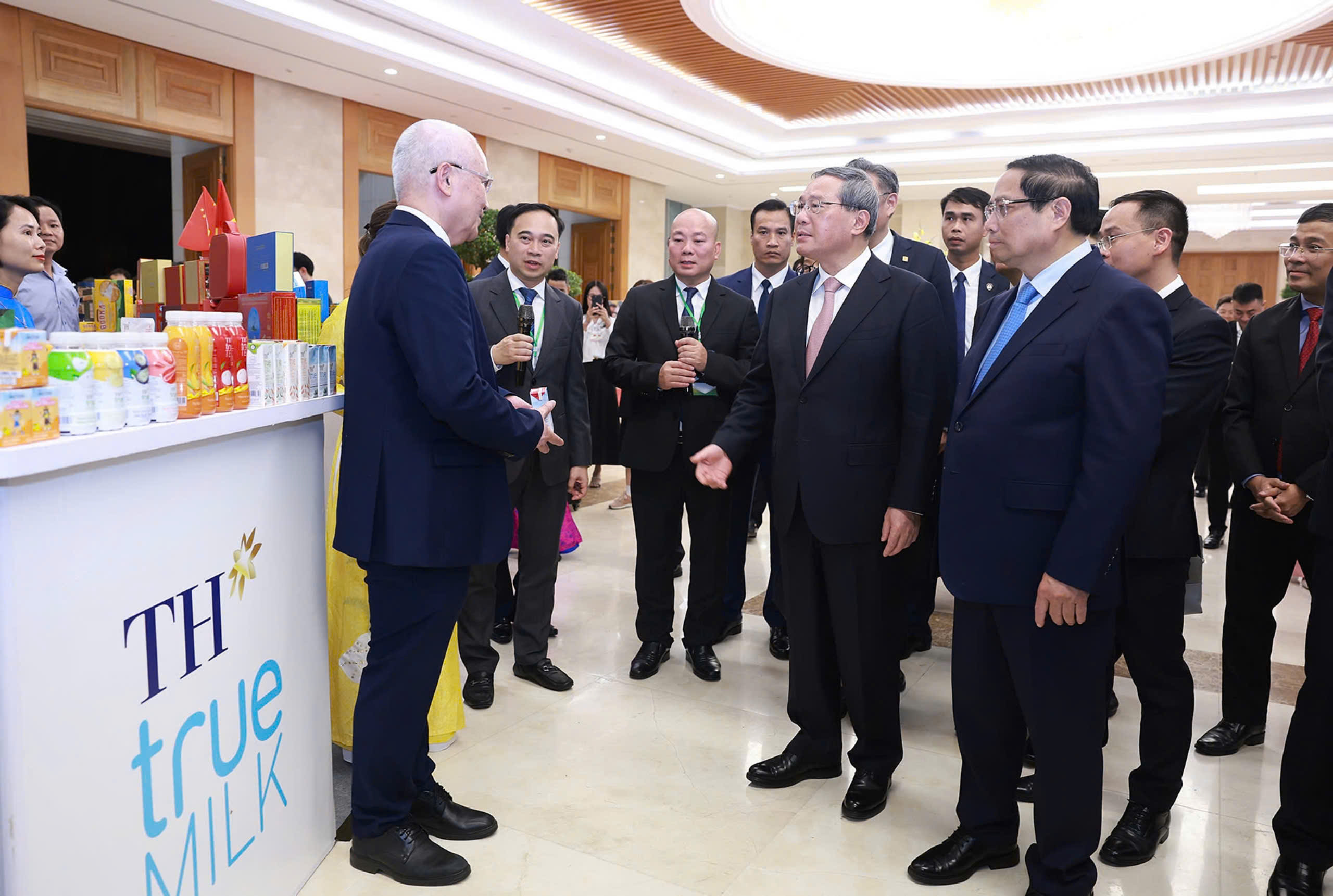 Mẫu tiểu luận chiến lược mở rộng thị trường quốc tế của TH True Milk Mẫu tiểu luận chiến lược mở rộng thị trường quốc tế của TH True Milk