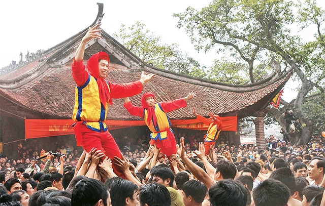 Mẫu tiểu luận về ảnh hưởng của văn hóa làng xã